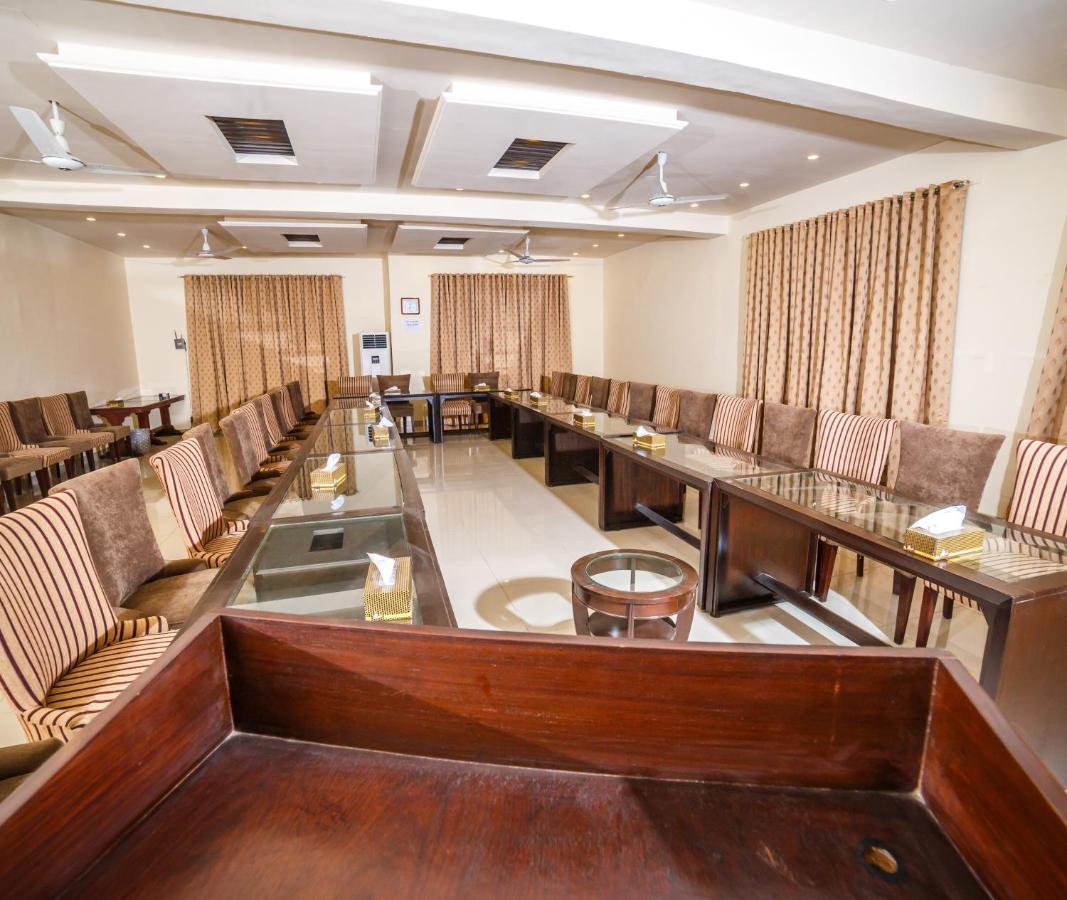 Vip House Hotel Peshawar Esterno foto