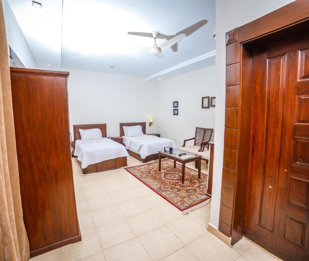 Vip House Hotel Peshawar Esterno foto