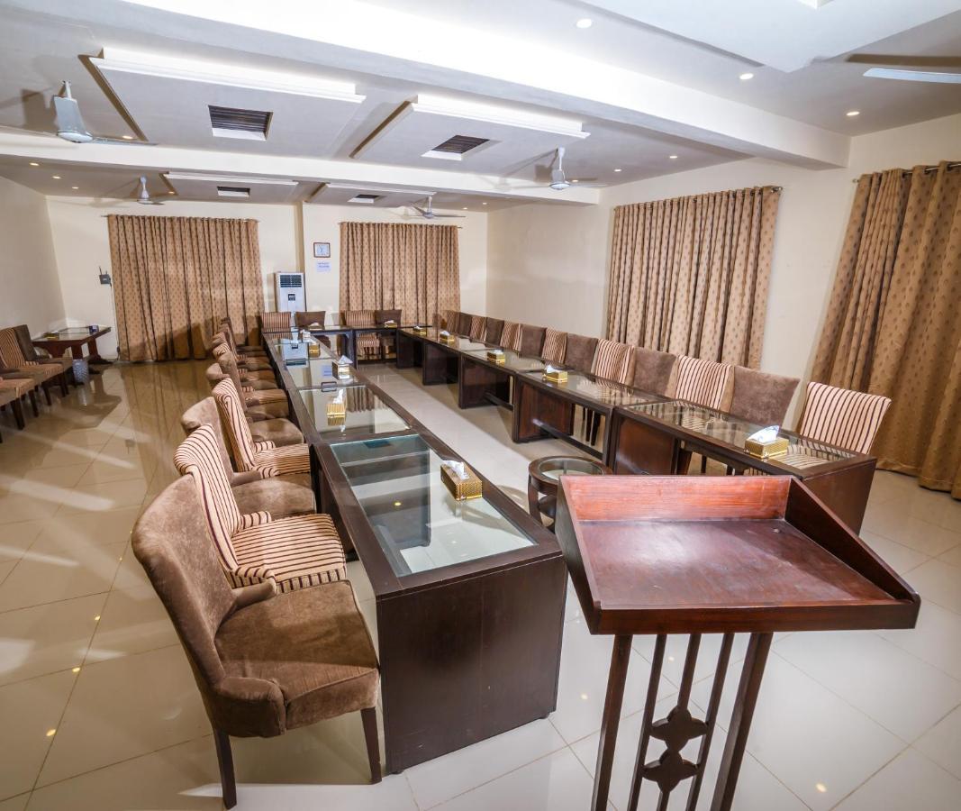 Vip House Hotel Peshawar Esterno foto