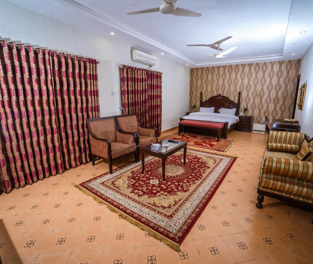 Vip House Hotel Peshawar Esterno foto