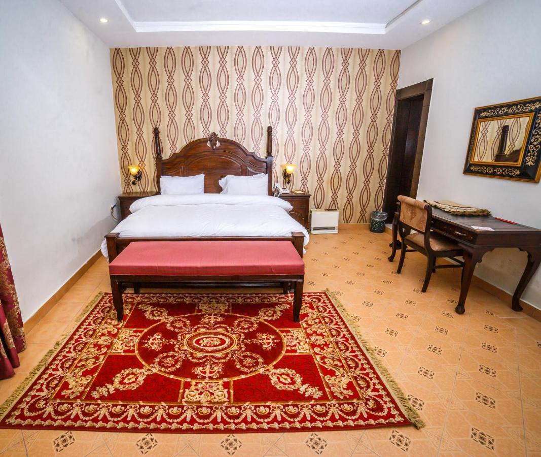 Vip House Hotel Peshawar Esterno foto