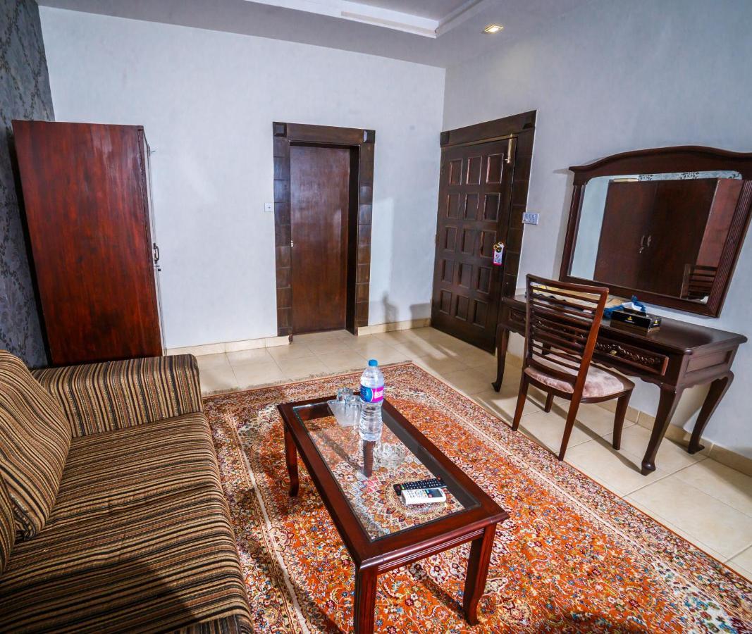 Vip House Hotel Peshawar Esterno foto