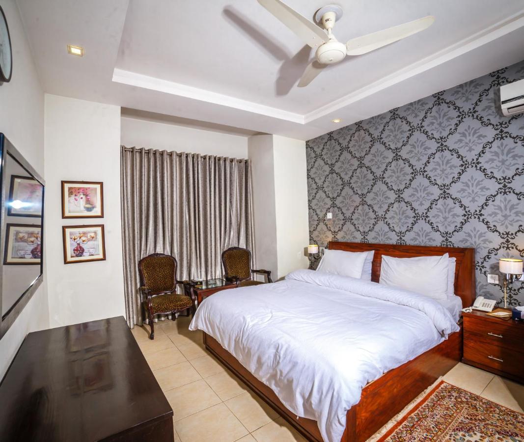 Vip House Hotel Peshawar Esterno foto