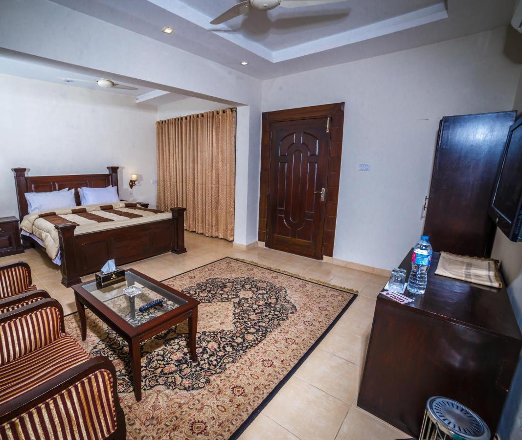 Vip House Hotel Peshawar Esterno foto