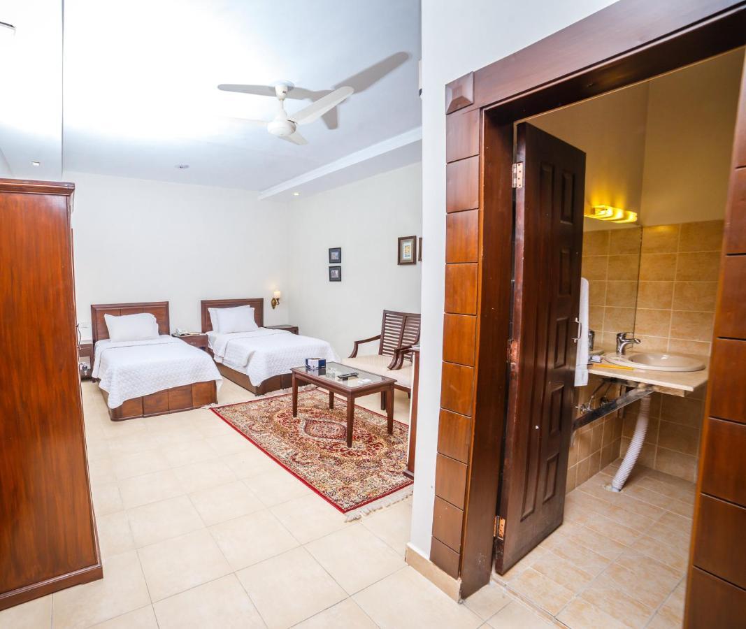 Vip House Hotel Peshawar Esterno foto