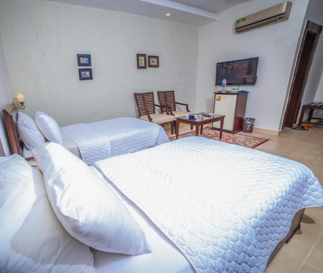 Vip House Hotel Peshawar Esterno foto