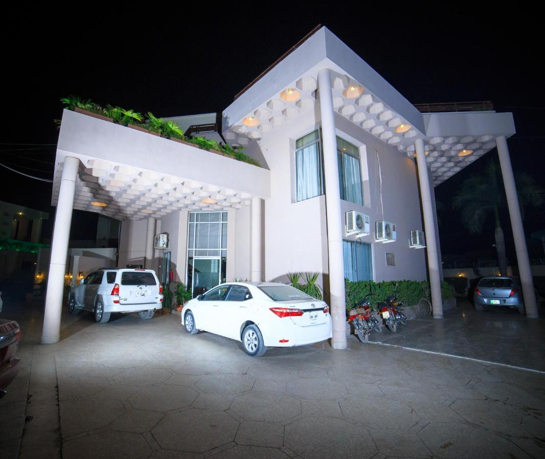 Vip House Hotel Peshawar Esterno foto