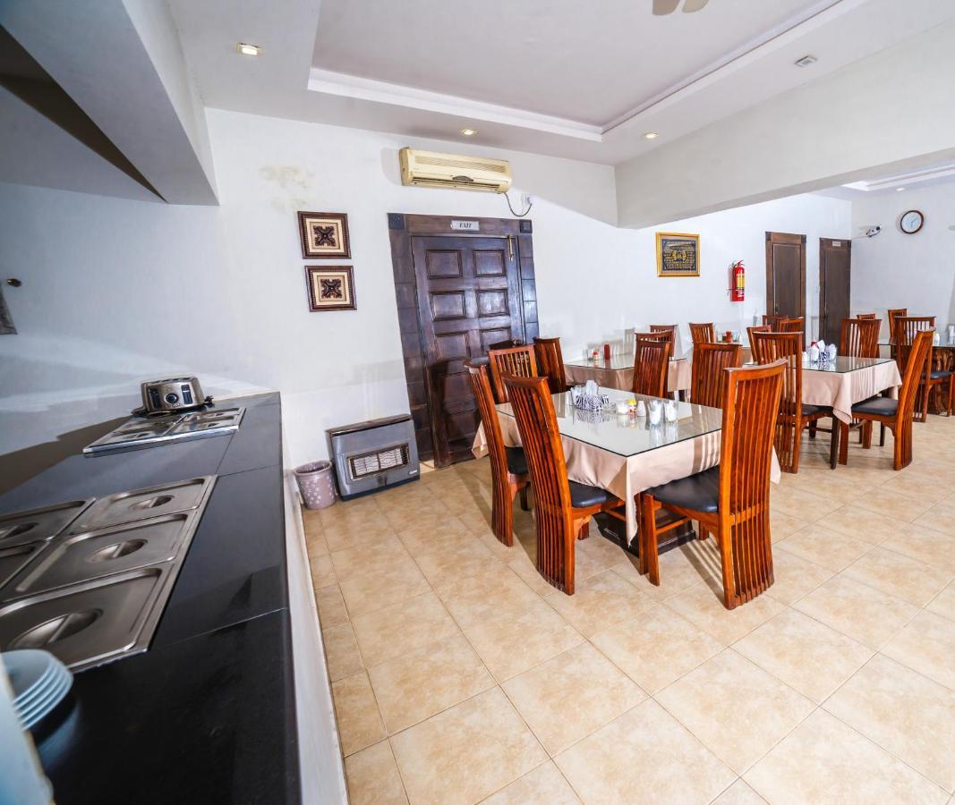 Vip House Hotel Peshawar Esterno foto