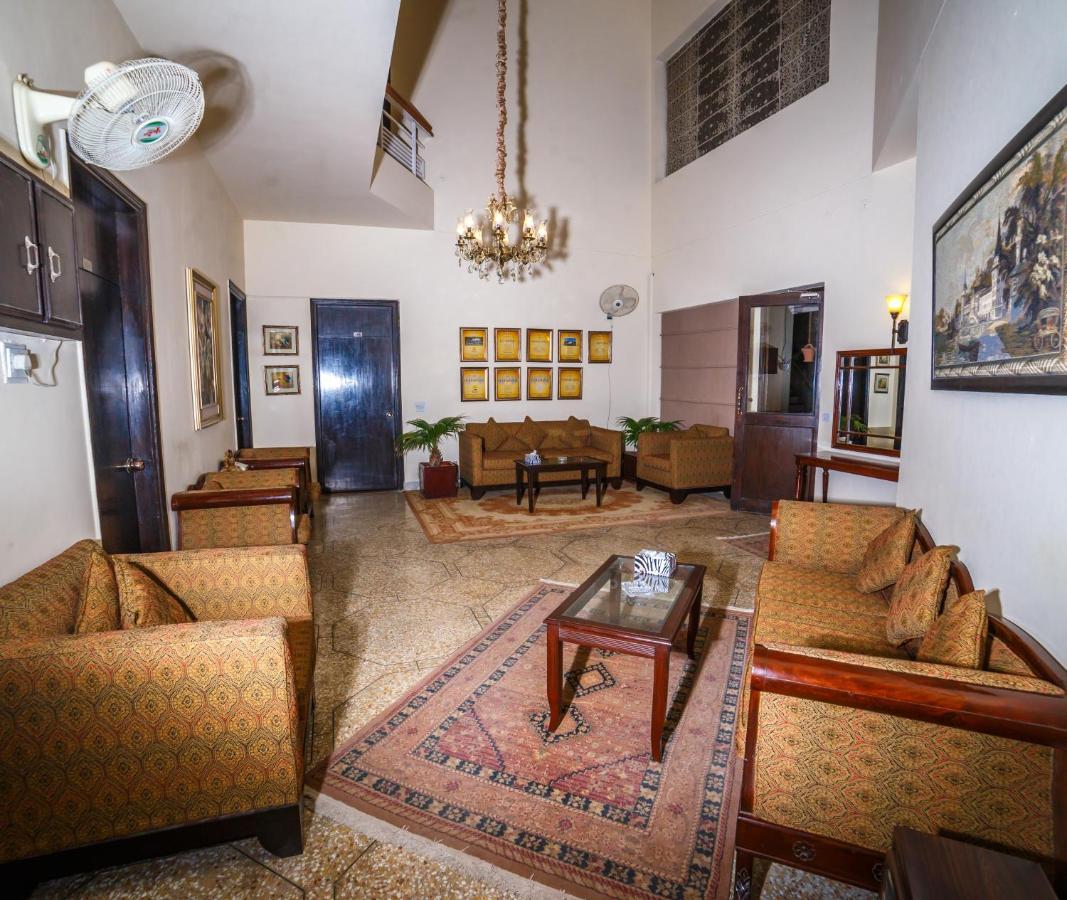 Vip House Hotel Peshawar Esterno foto