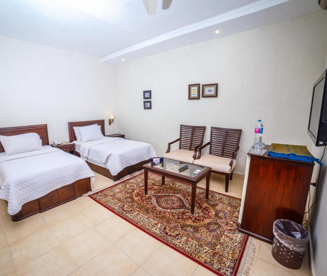 Vip House Hotel Peshawar Esterno foto