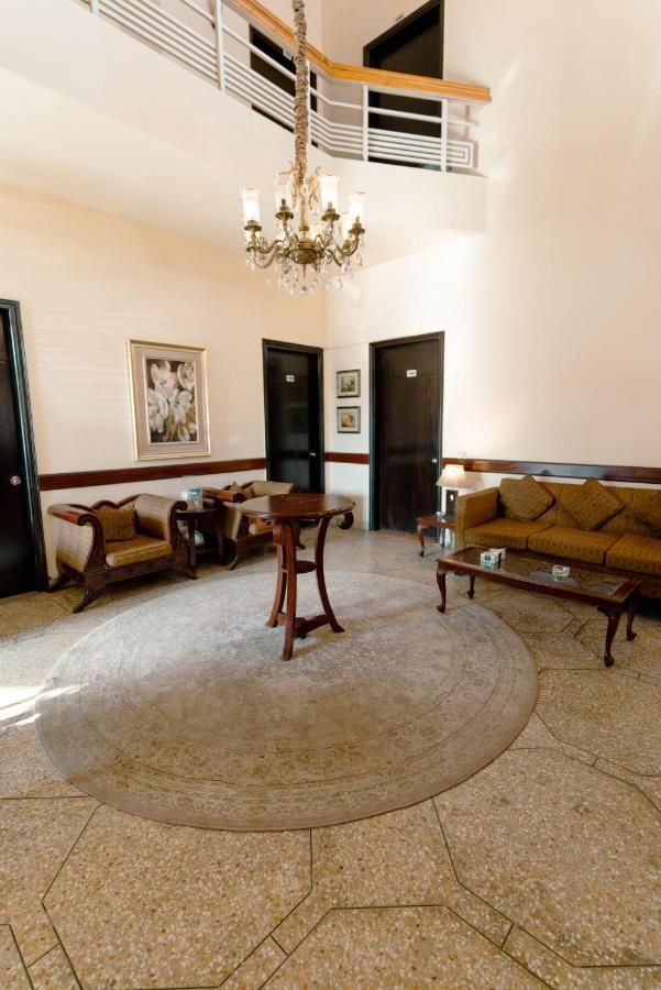 Vip House Hotel Peshawar Esterno foto