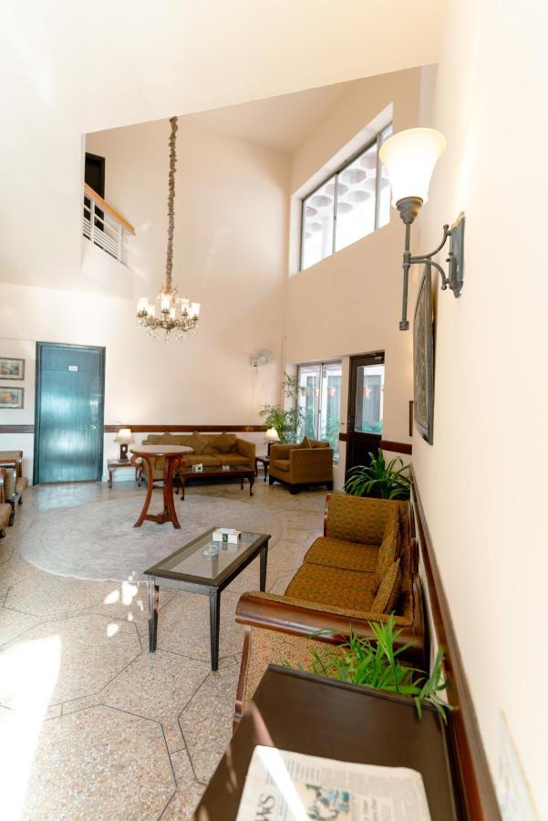 Vip House Hotel Peshawar Esterno foto