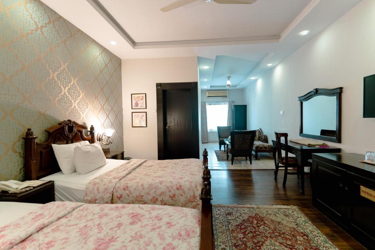 Vip House Hotel Peshawar Esterno foto