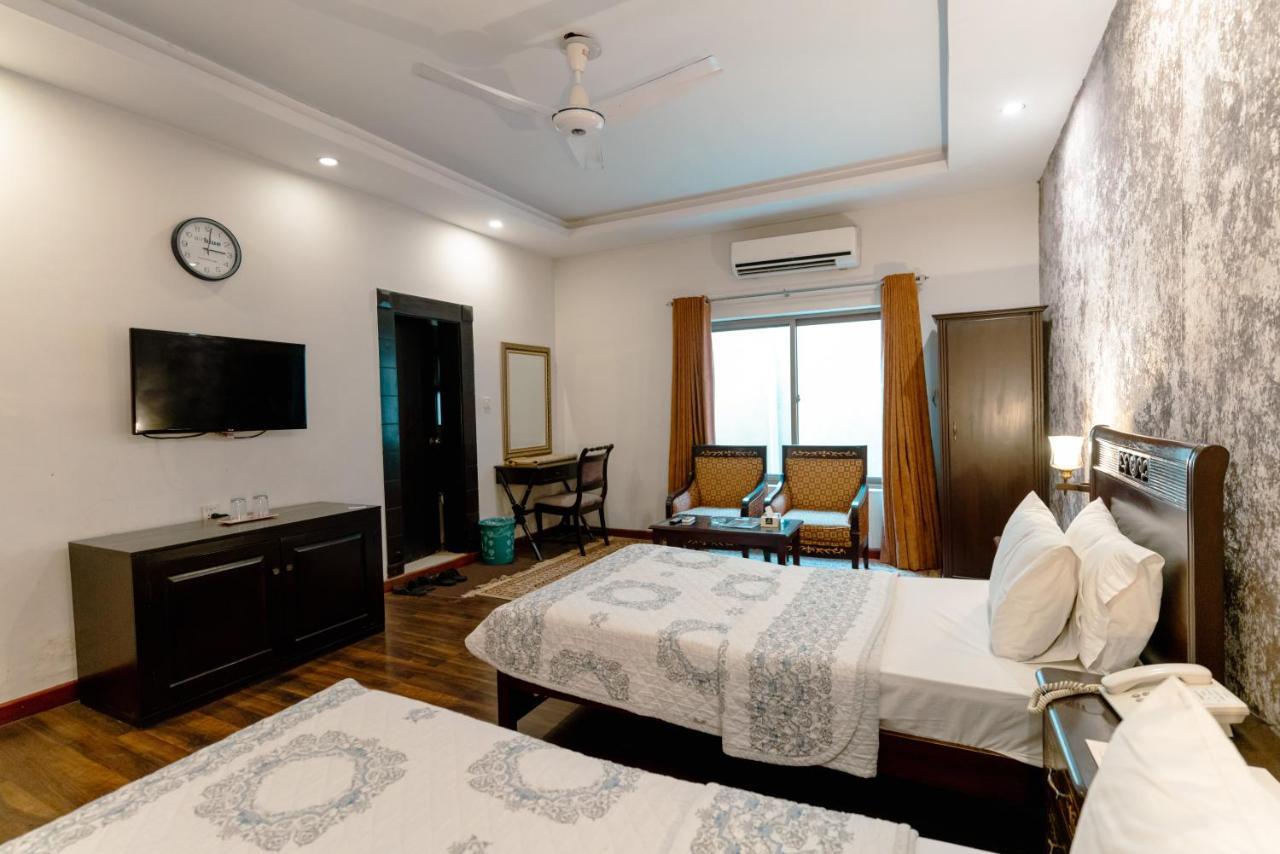 Vip House Hotel Peshawar Esterno foto